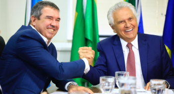 Caiado repassa liderança do Consórcio Brasil Central a Eduardo Riedel